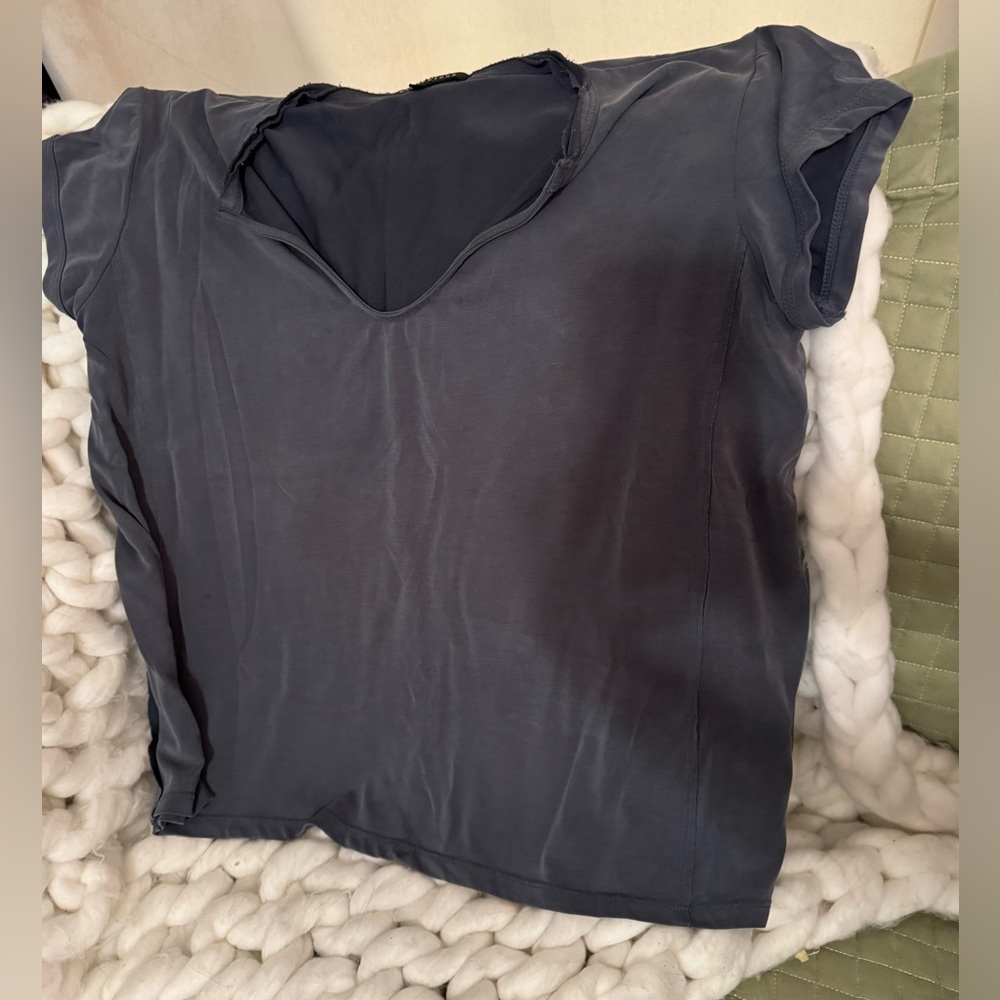 Washed cotton v-neck tshirt